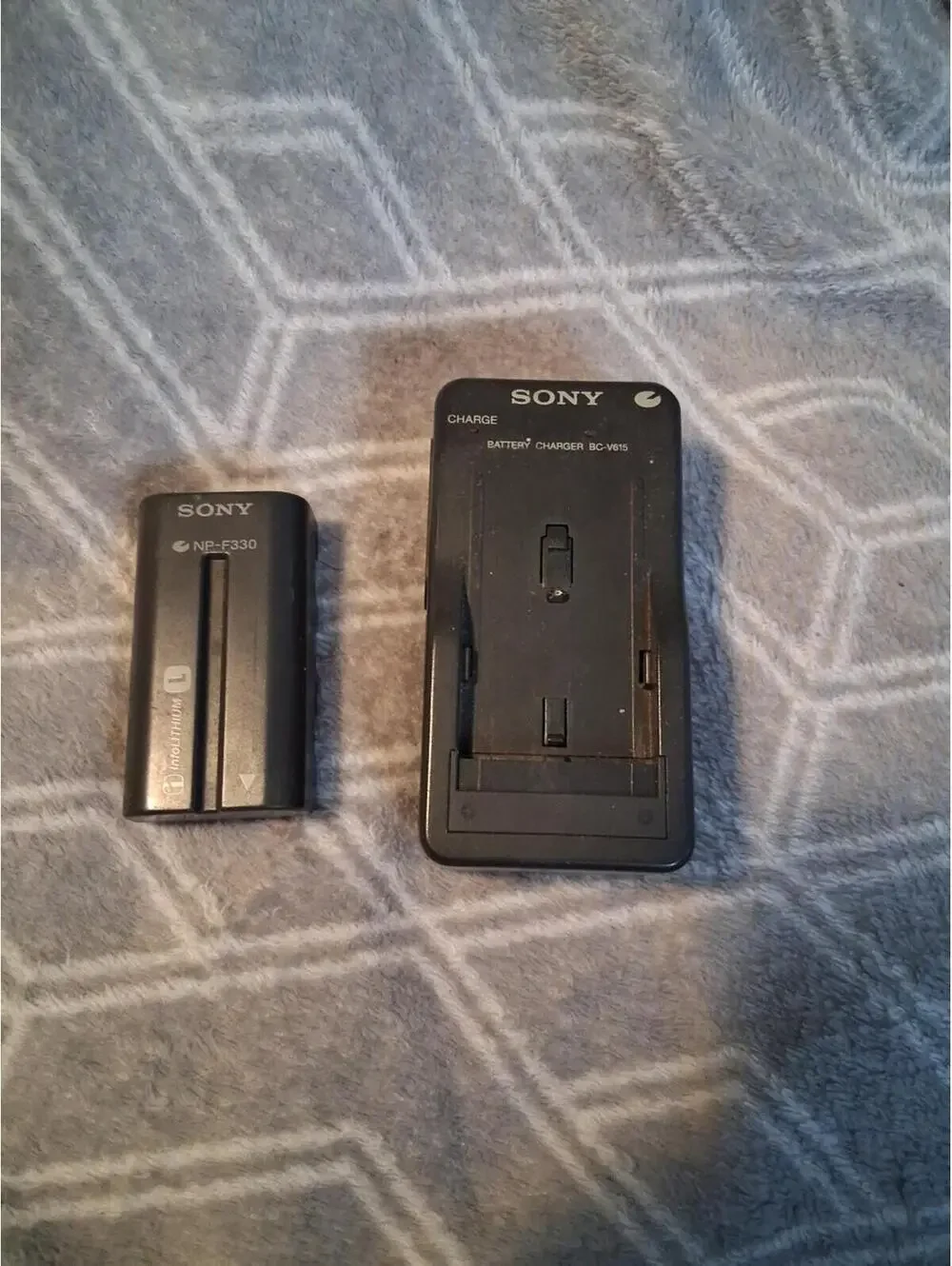 Sony F330 Battery And Charger Back Need Wire